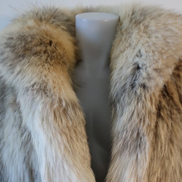 Womens Saks Fifth Avenue White Beige Full Length Coyote Fur Coat XL - Picture 3 of 16